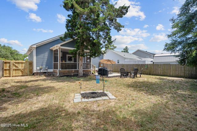 129 NE 1st Street, Oak Island, NC 28465