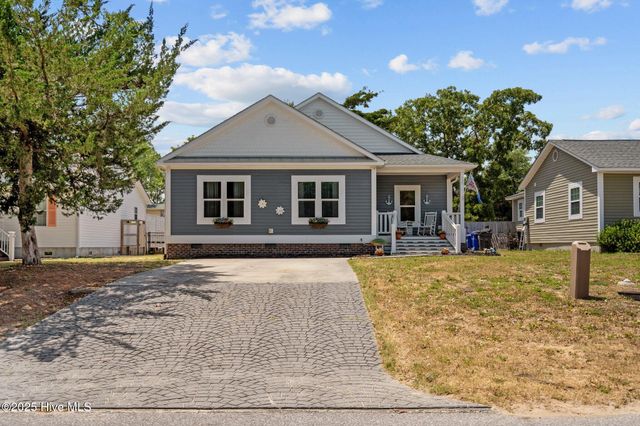 129 NE 1st Street, Oak Island, NC 28465