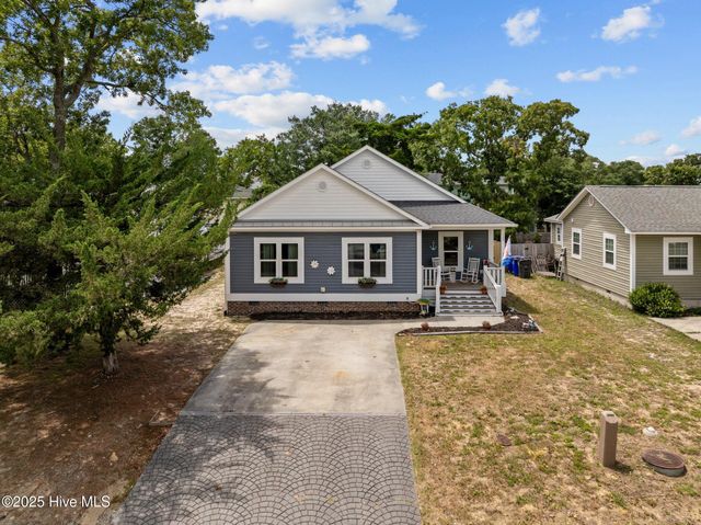 129 NE 1st Street, Oak Island, NC 28465