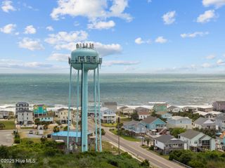 129 NE 1st Street, Oak Island, NC 28465