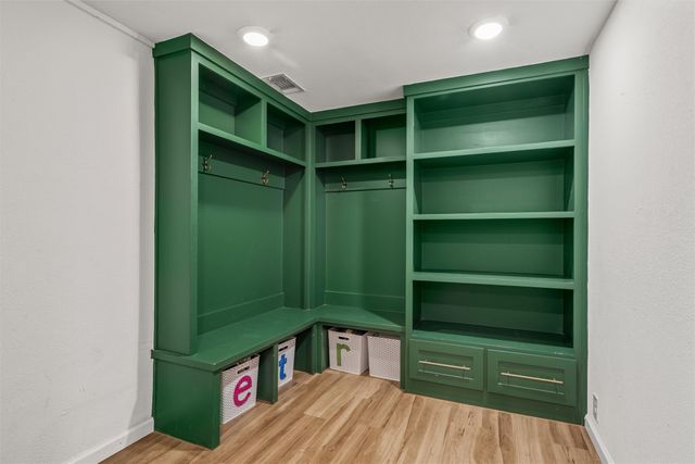 1009 Bob O Link, Woodway, TX 76712