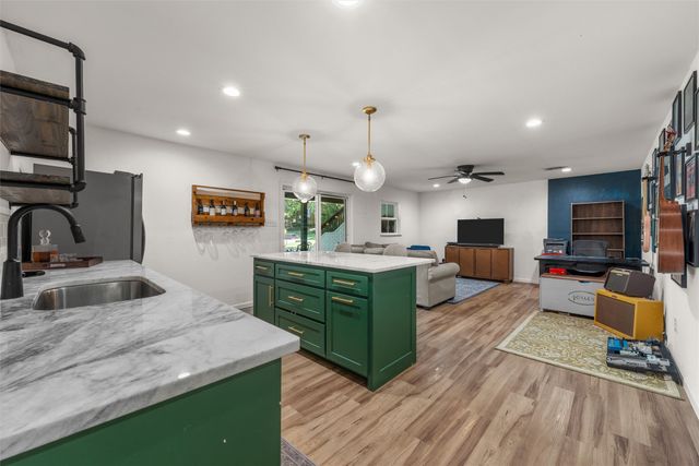 1009 Bob O Link, Woodway, TX 76712