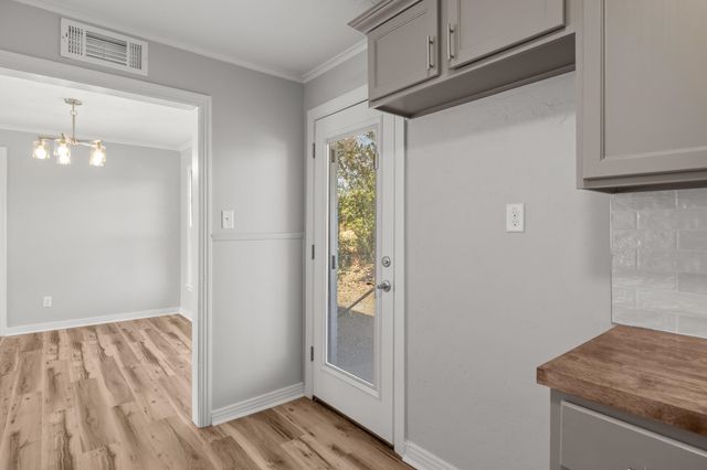 122 Brierwood Dr, Palestine, TX 75801