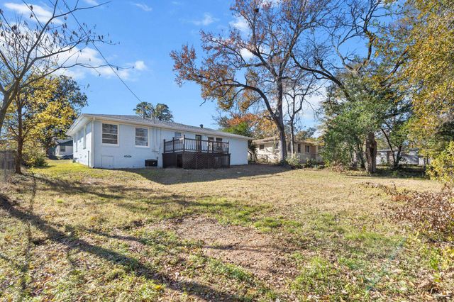 122 Brierwood Dr, Palestine, TX 75801