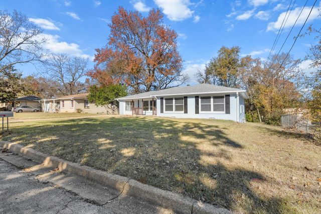 122 Brierwood Dr, Palestine, TX 75801