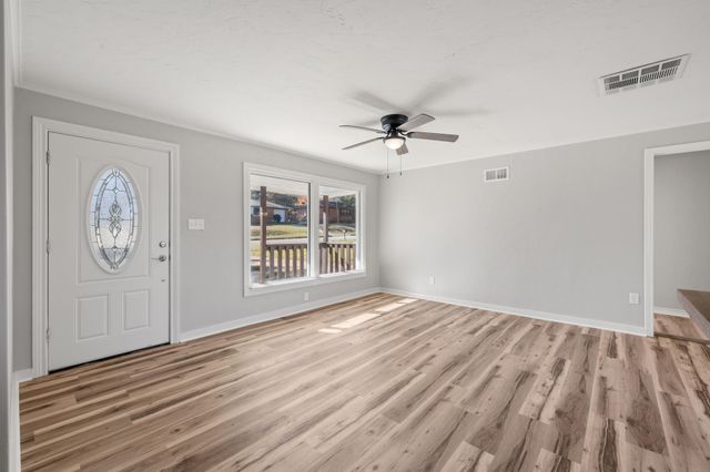 122 Brierwood Dr, Palestine, TX 75801