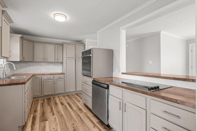 122 Brierwood Dr, Palestine, TX 75801