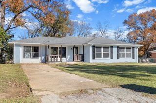 122 Brierwood Dr, Palestine, TX 75801