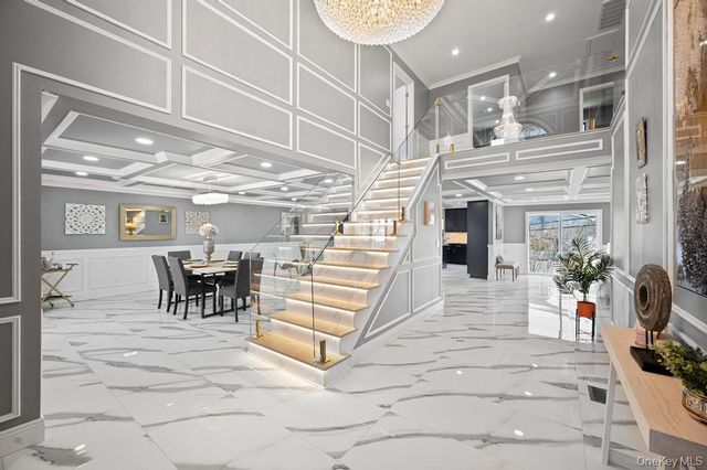 15 Forest Road, Valley Stream, NY 11581