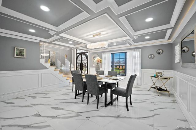 15 Forest Road, Valley Stream, NY 11581