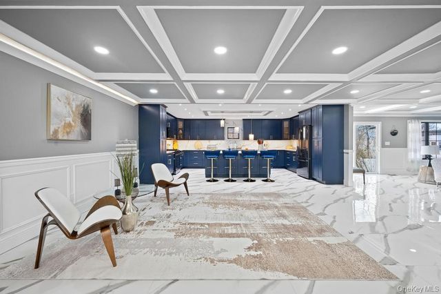 15 Forest Road, Valley Stream, NY 11581