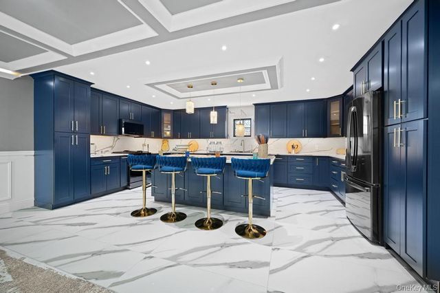 15 Forest Road, Valley Stream, NY 11581