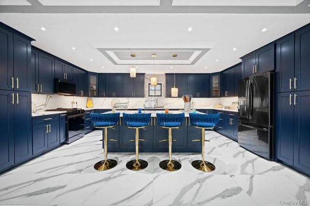 15 Forest Road, Valley Stream, NY 11581