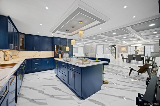 15 Forest Road, Valley Stream, NY 11581