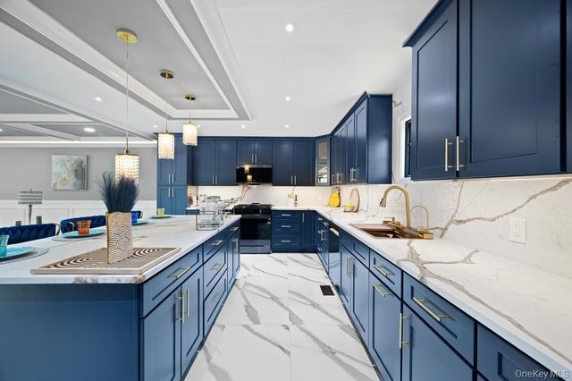 15 Forest Road, Valley Stream, NY 11581