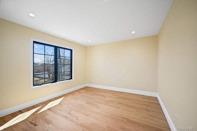 15 Forest Road, Valley Stream, NY 11581