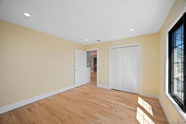 15 Forest Road, Valley Stream, NY 11581