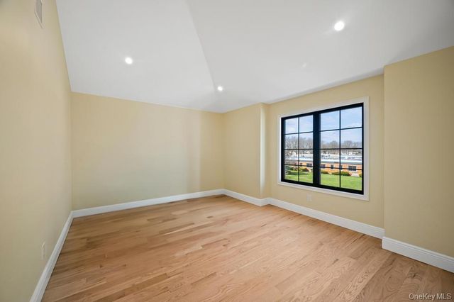 15 Forest Road, Valley Stream, NY 11581