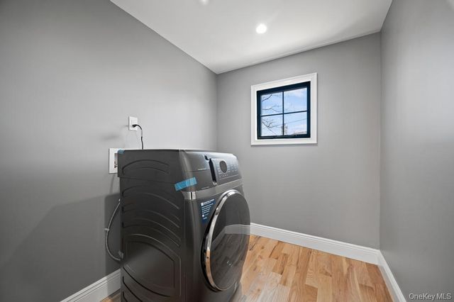 15 Forest Road, Valley Stream, NY 11581