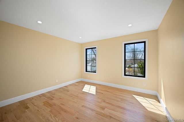 15 Forest Road, Valley Stream, NY 11581