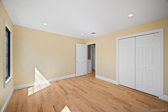 15 Forest Road, Valley Stream, NY 11581