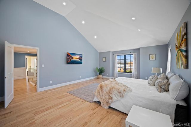 15 Forest Road, Valley Stream, NY 11581