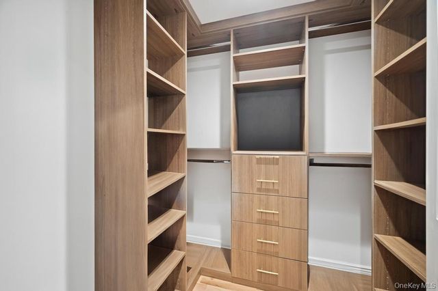 15 Forest Road, Valley Stream, NY 11581