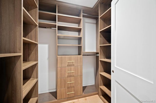 15 Forest Road, Valley Stream, NY 11581