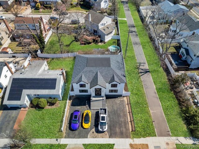 15 Forest Road, Valley Stream, NY 11581