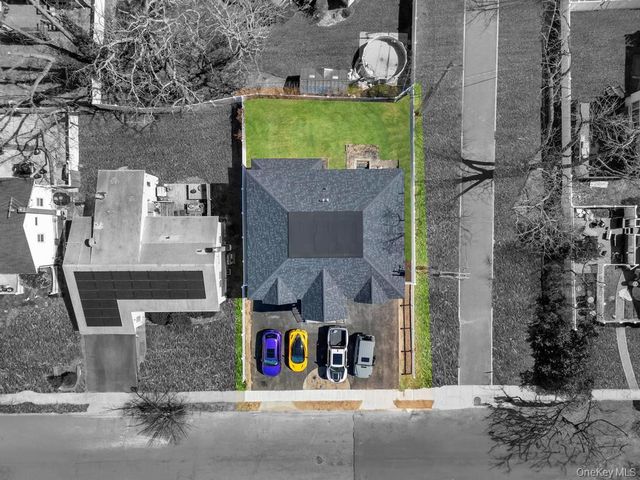 15 Forest Road, Valley Stream, NY 11581