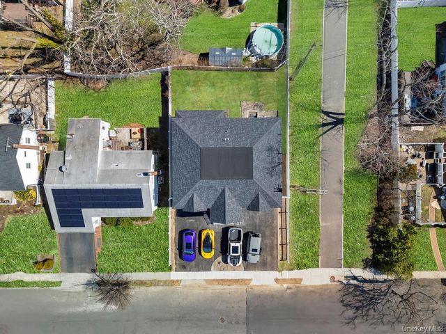 15 Forest Road, Valley Stream, NY 11581