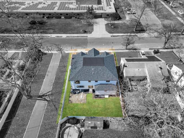 15 Forest Road, Valley Stream, NY 11581