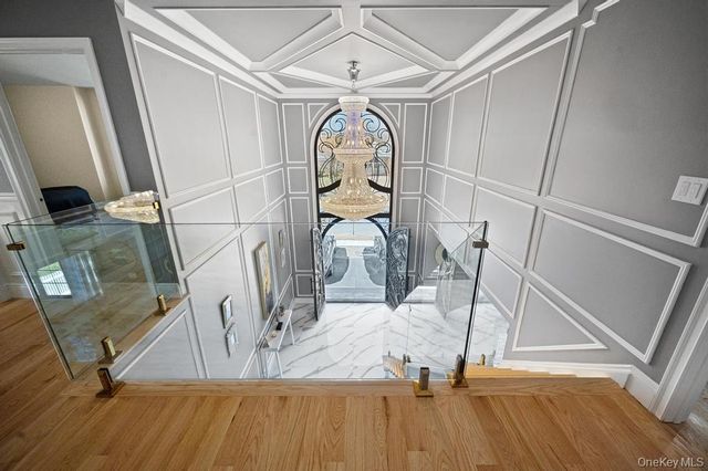 15 Forest Road, Valley Stream, NY 11581