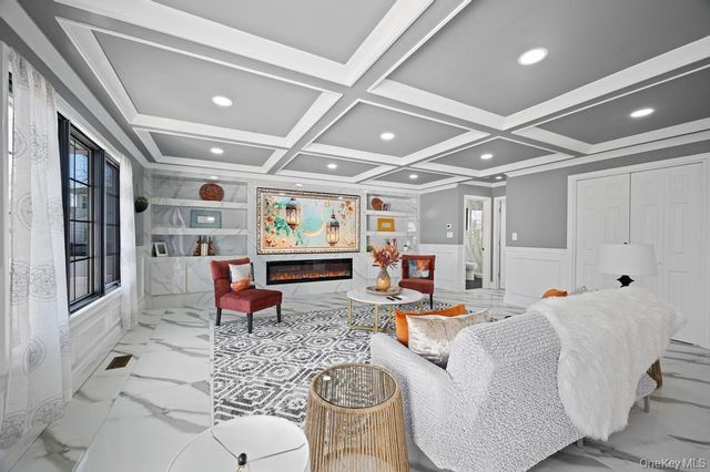 15 Forest Road, Valley Stream, NY 11581