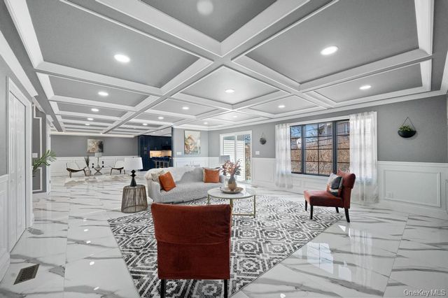 15 Forest Road, Valley Stream, NY 11581