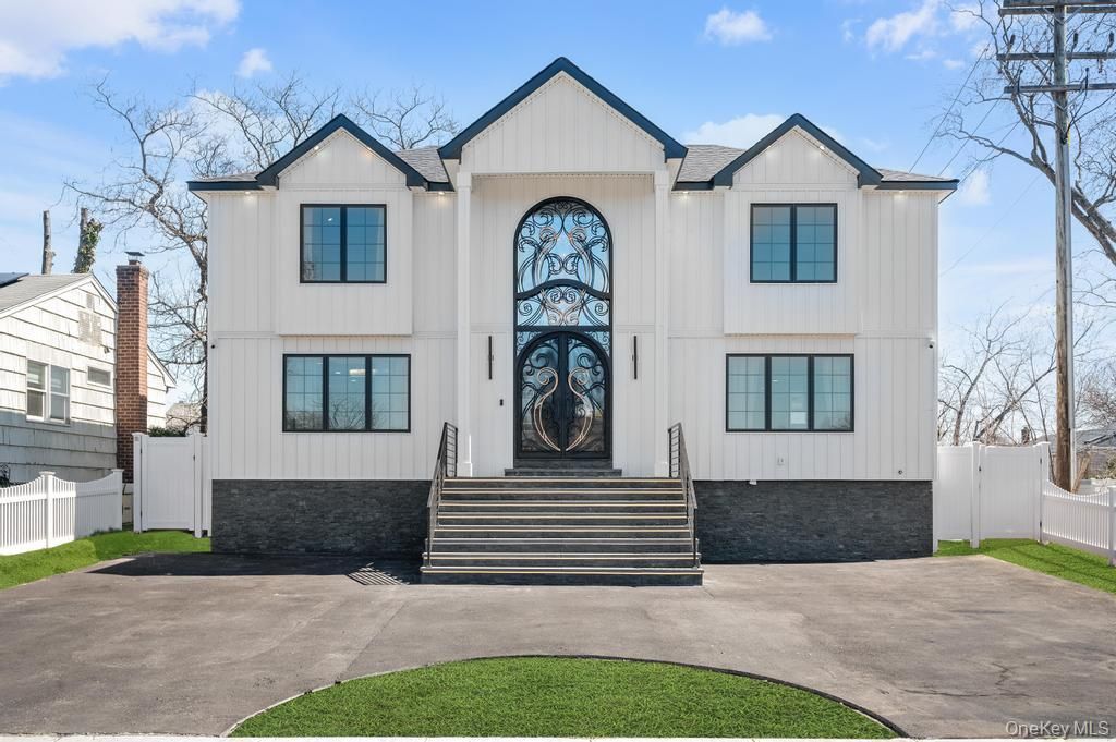 15 Forest Road, Valley Stream, NY 11581