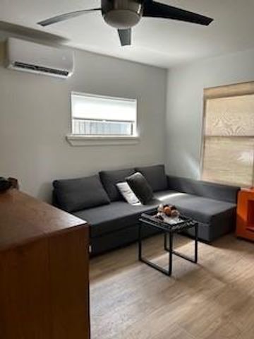 613 BRENTWOOD ST B, Austin, TX 78752