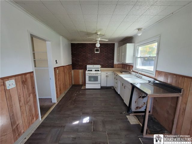 69 Royal Avenue, Jamestown, NY 14701