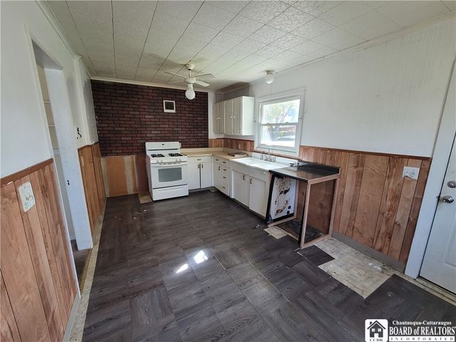 69 Royal Avenue, Jamestown, NY 14701