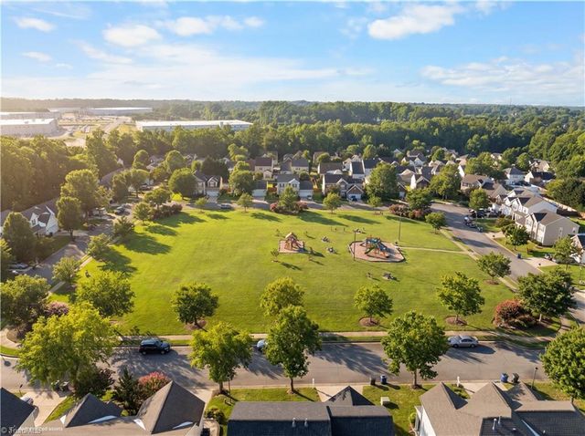 4236 Laurel Ridge Circle, Winston-salem, NC 27107