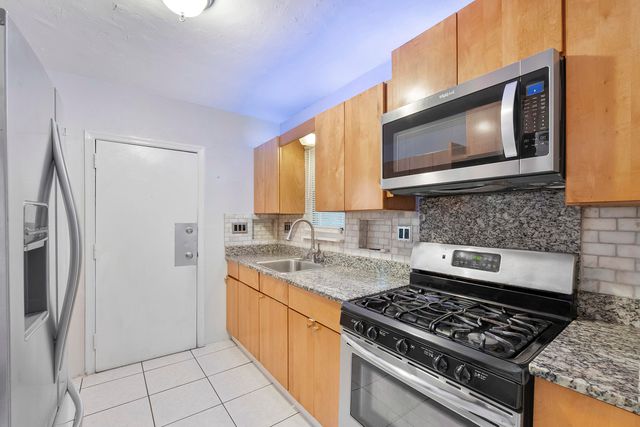 608 El Vedado, West Palm Beach, FL 33405