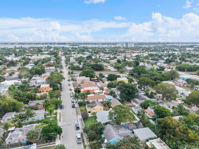 608 El Vedado, West Palm Beach, FL 33405