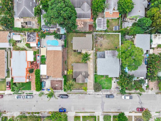 608 El Vedado, West Palm Beach, FL 33405