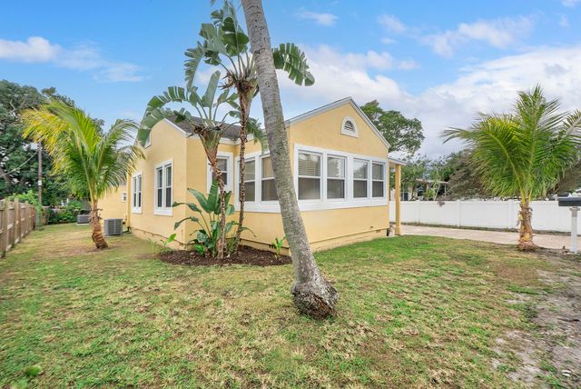 608 El Vedado, West Palm Beach, FL 33405