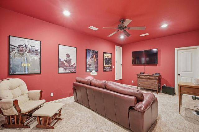 657 Hidden Lakes Boulevard, Gunter, TX 75058