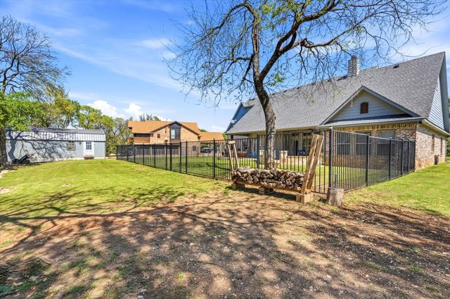 657 Hidden Lakes Boulevard, Gunter, TX 75058