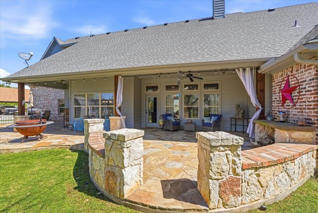 657 Hidden Lakes Boulevard, Gunter, TX 75058