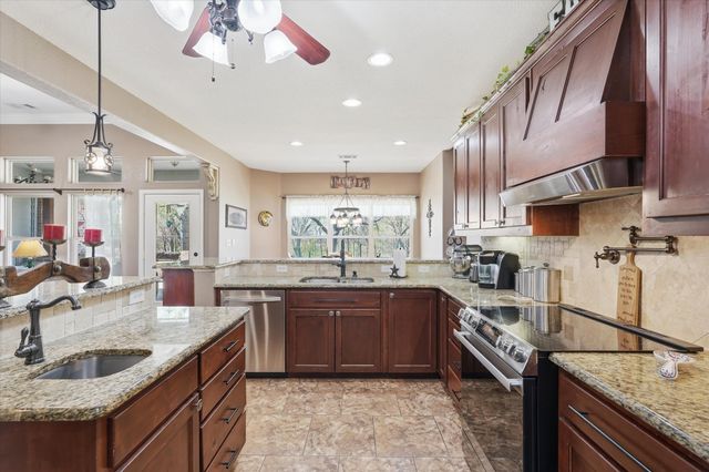 657 Hidden Lakes Boulevard, Gunter, TX 75058