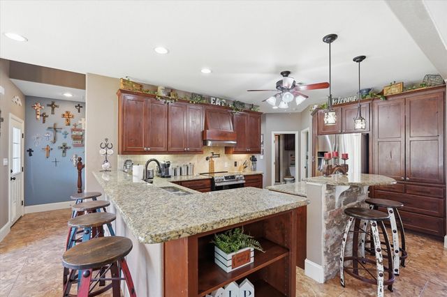 657 Hidden Lakes Boulevard, Gunter, TX 75058