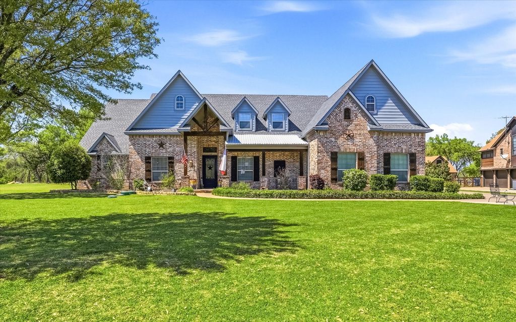 657 Hidden Lakes Boulevard, Gunter, TX 75058